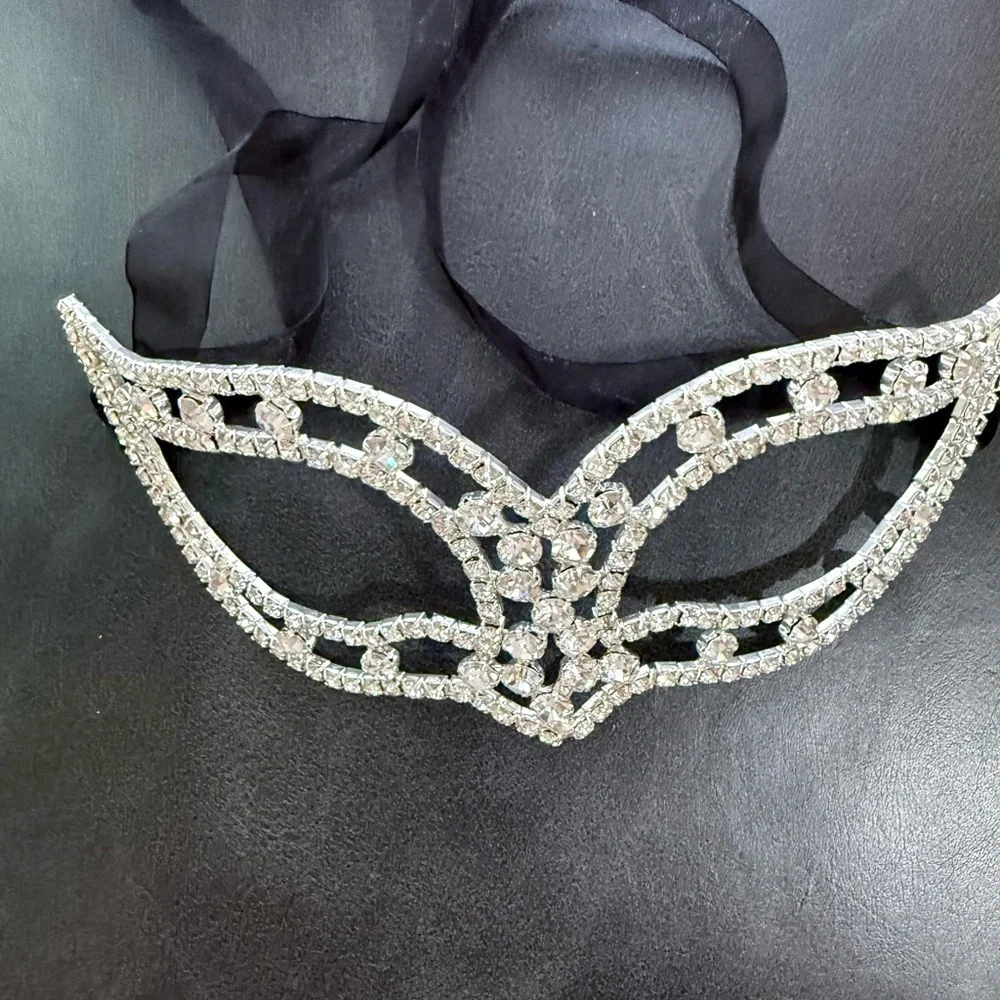 Elegant Crystal Masquerade Mask
